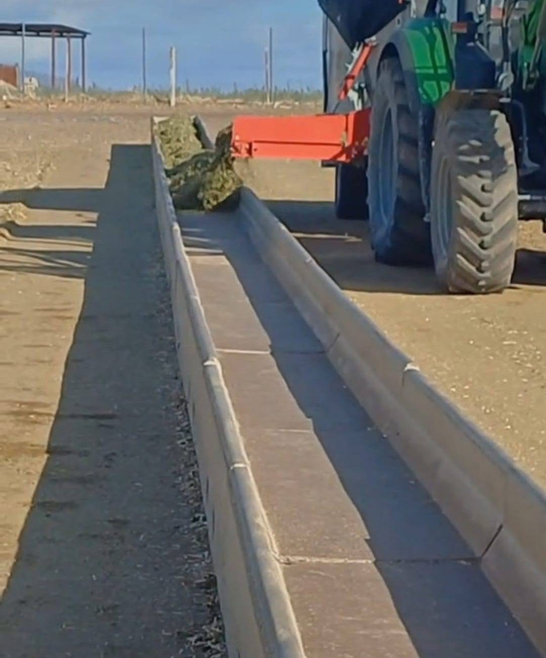 Comedero corrido de hormigón para ganado – Alta resistencia